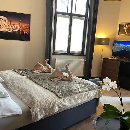 Chicago Vendeghaz 4*